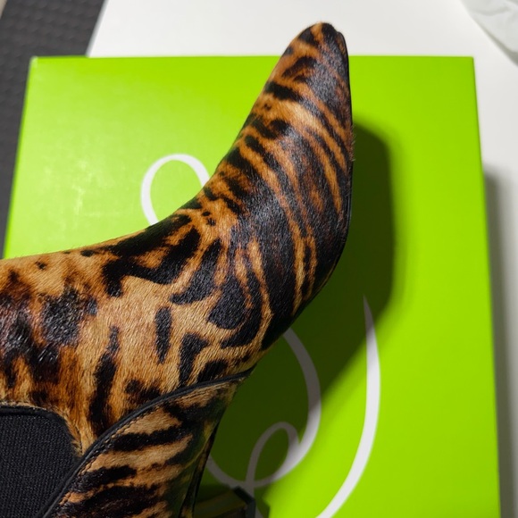 Leopard Print Pointed Toe Ankle Boot - Picture 2 of 6